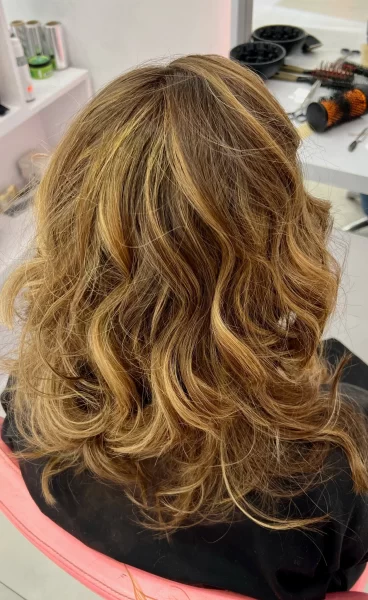 Balayage natural effect luminos Thomas Hairstylist